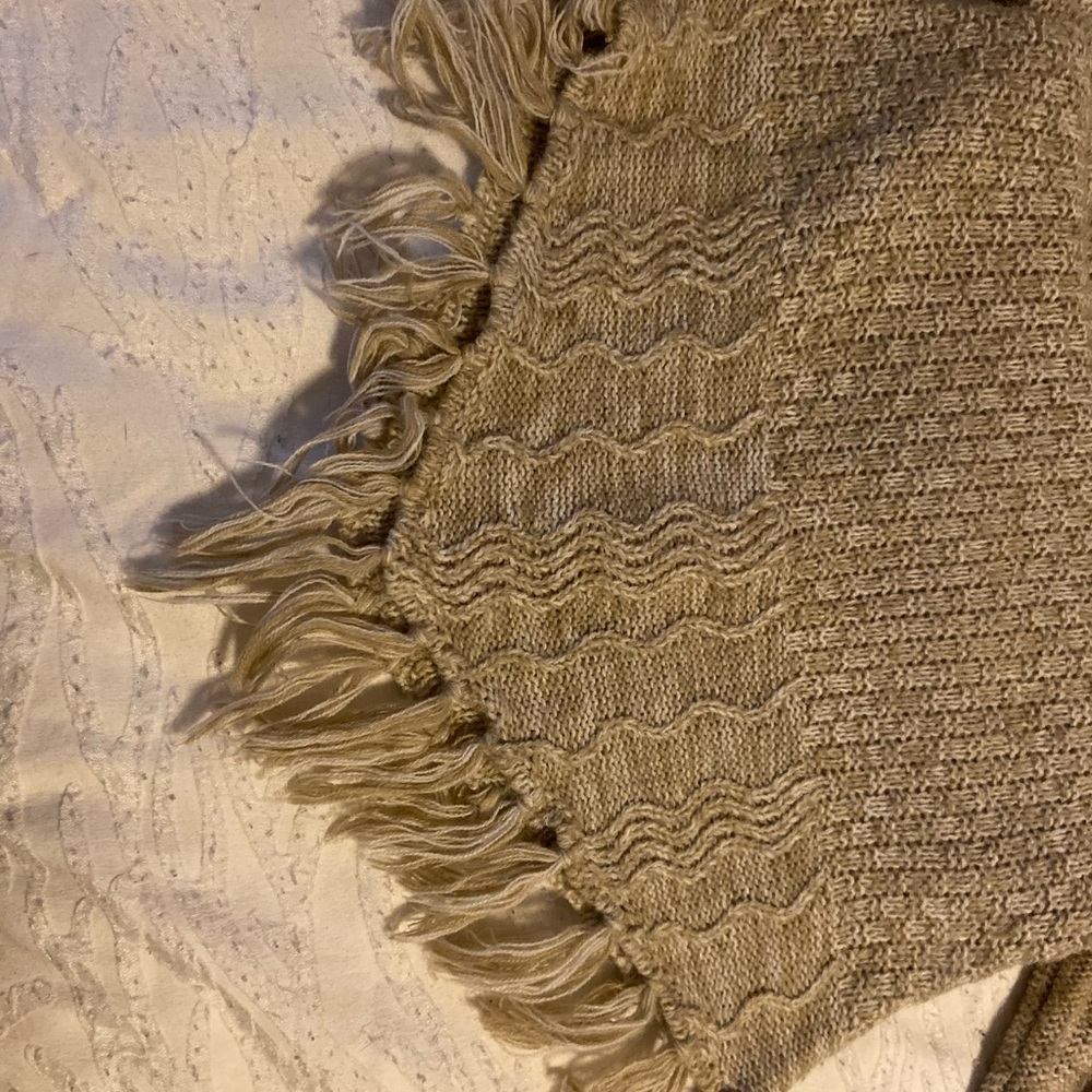 Beige sweater - Picture 2 of 3